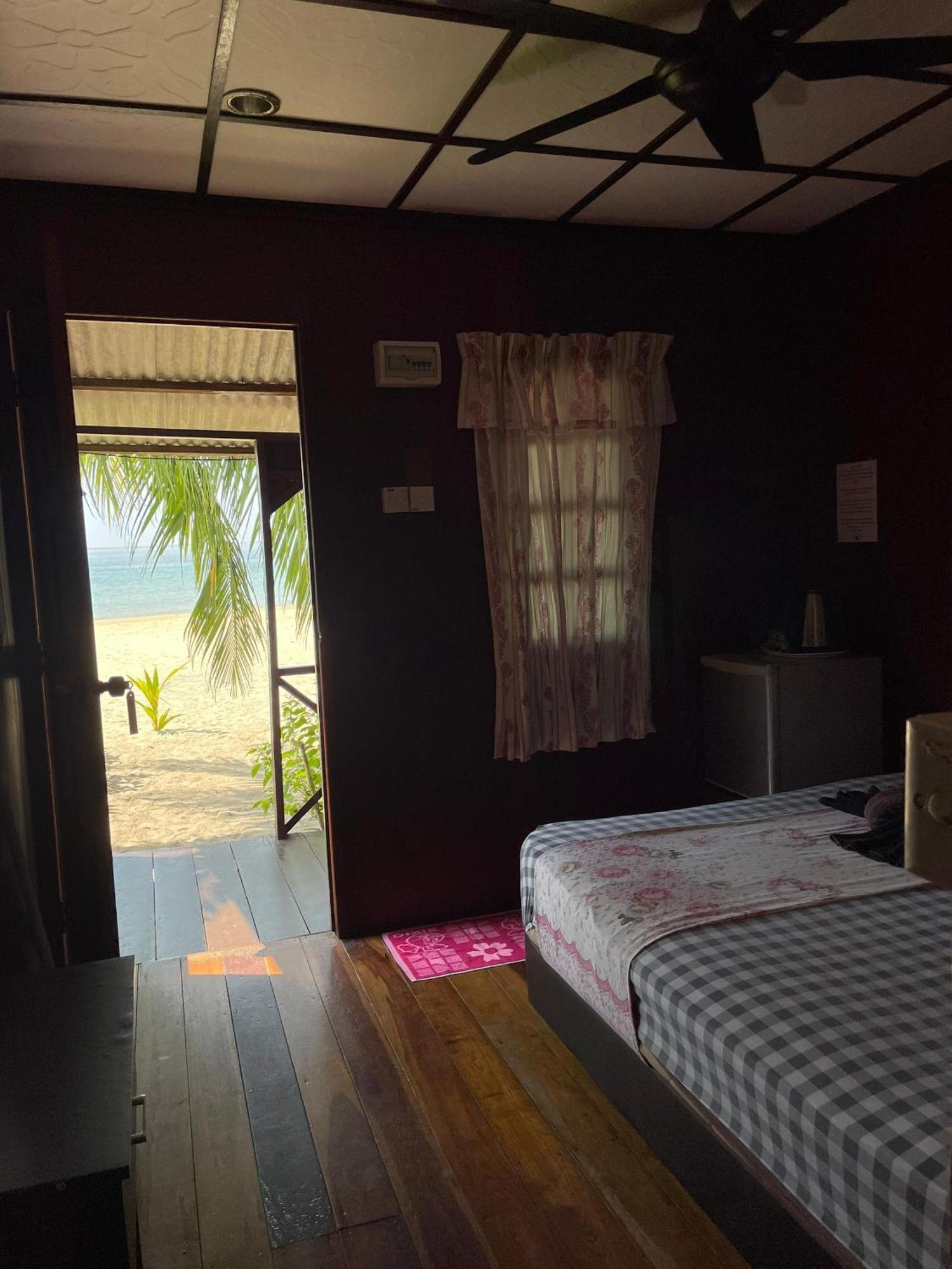 Bushman Tioman Hotel Kampong Juara Exterior foto